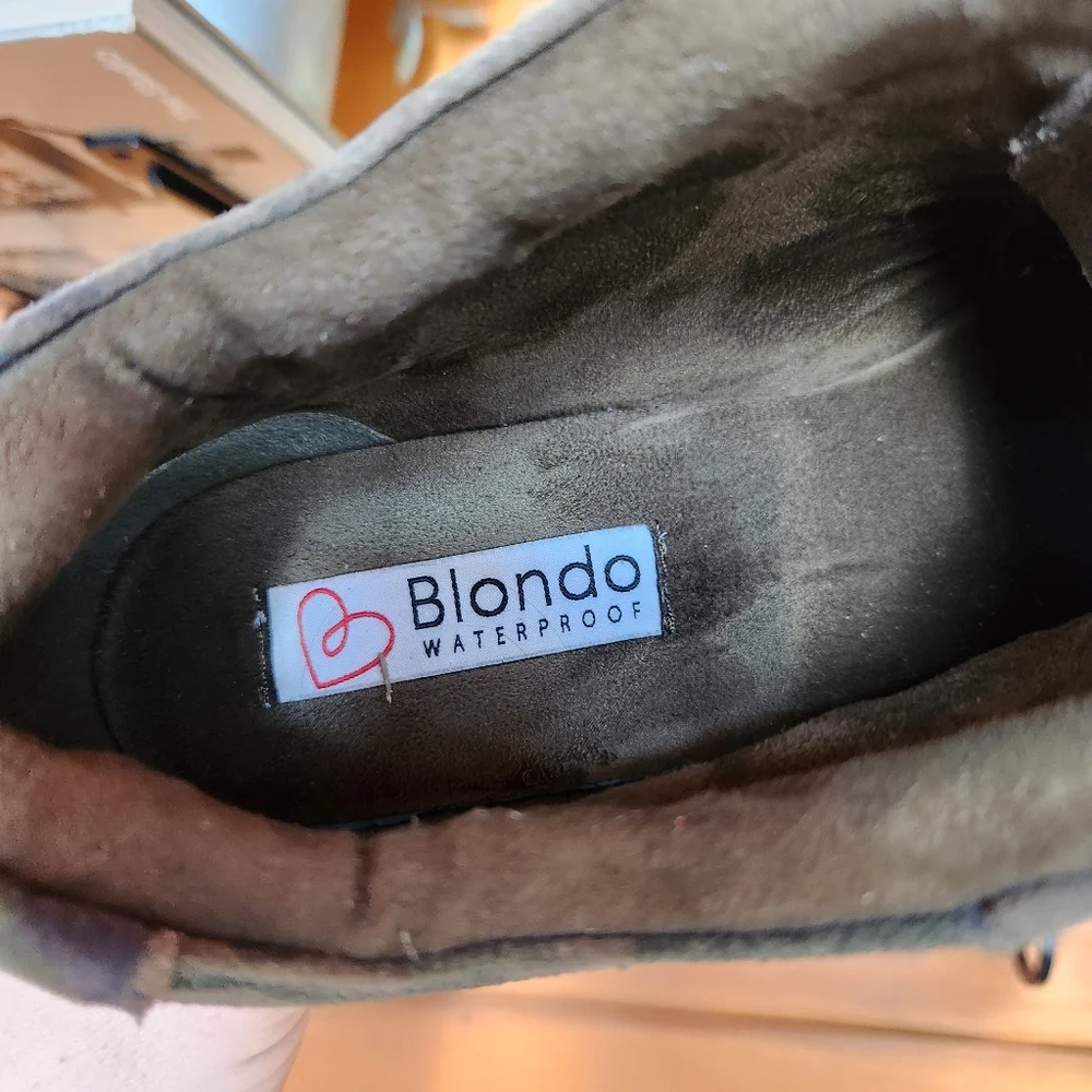 Blondo Glenda Camouflage Hidden Wedge Sneakers Waterproof Suede Leather Size 8 M
